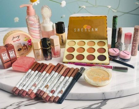 مجموعة مكياج